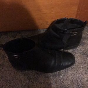 ❤️Covington Black Leather Booties❤️